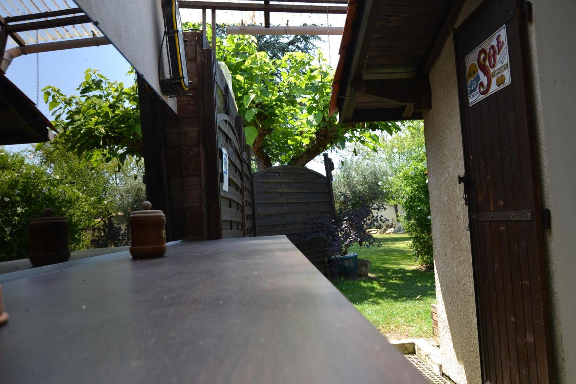 Le Gite De La Lombriere Saint-Denis-de-Pile Exteriör bild