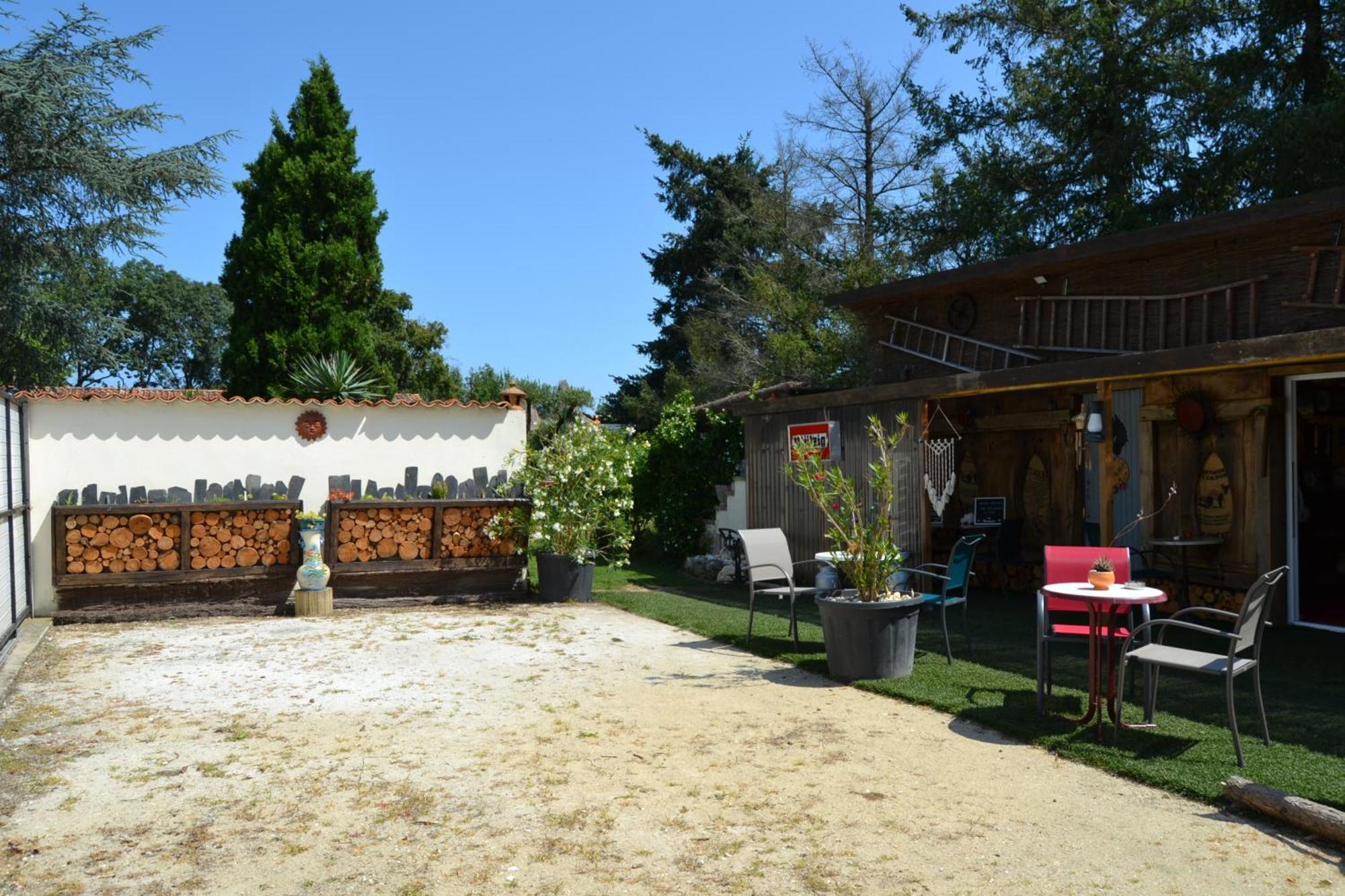 Le Gite De La Lombriere Saint-Denis-de-Pile Exteriör bild