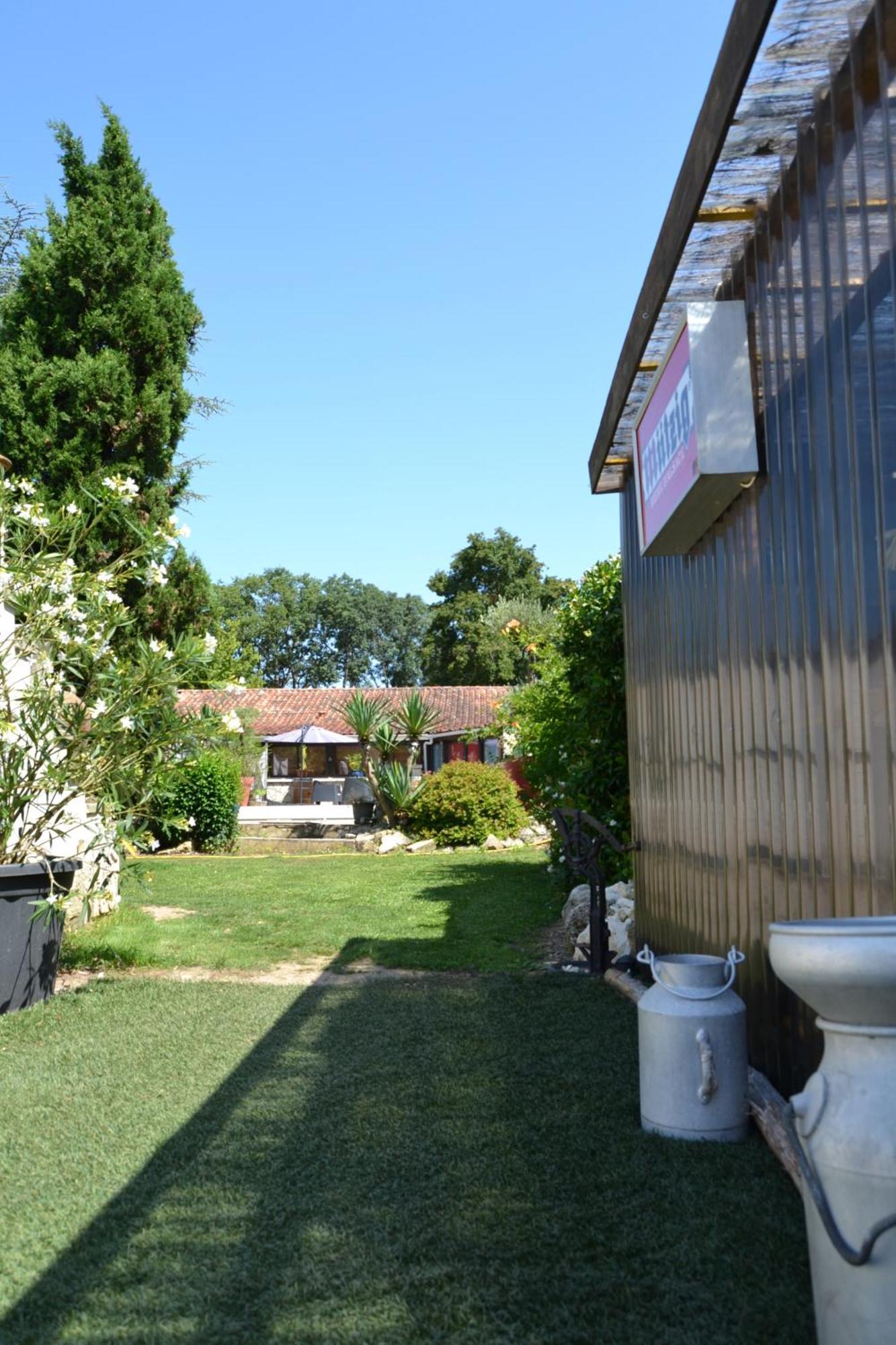 Le Gite De La Lombriere Saint-Denis-de-Pile Exteriör bild