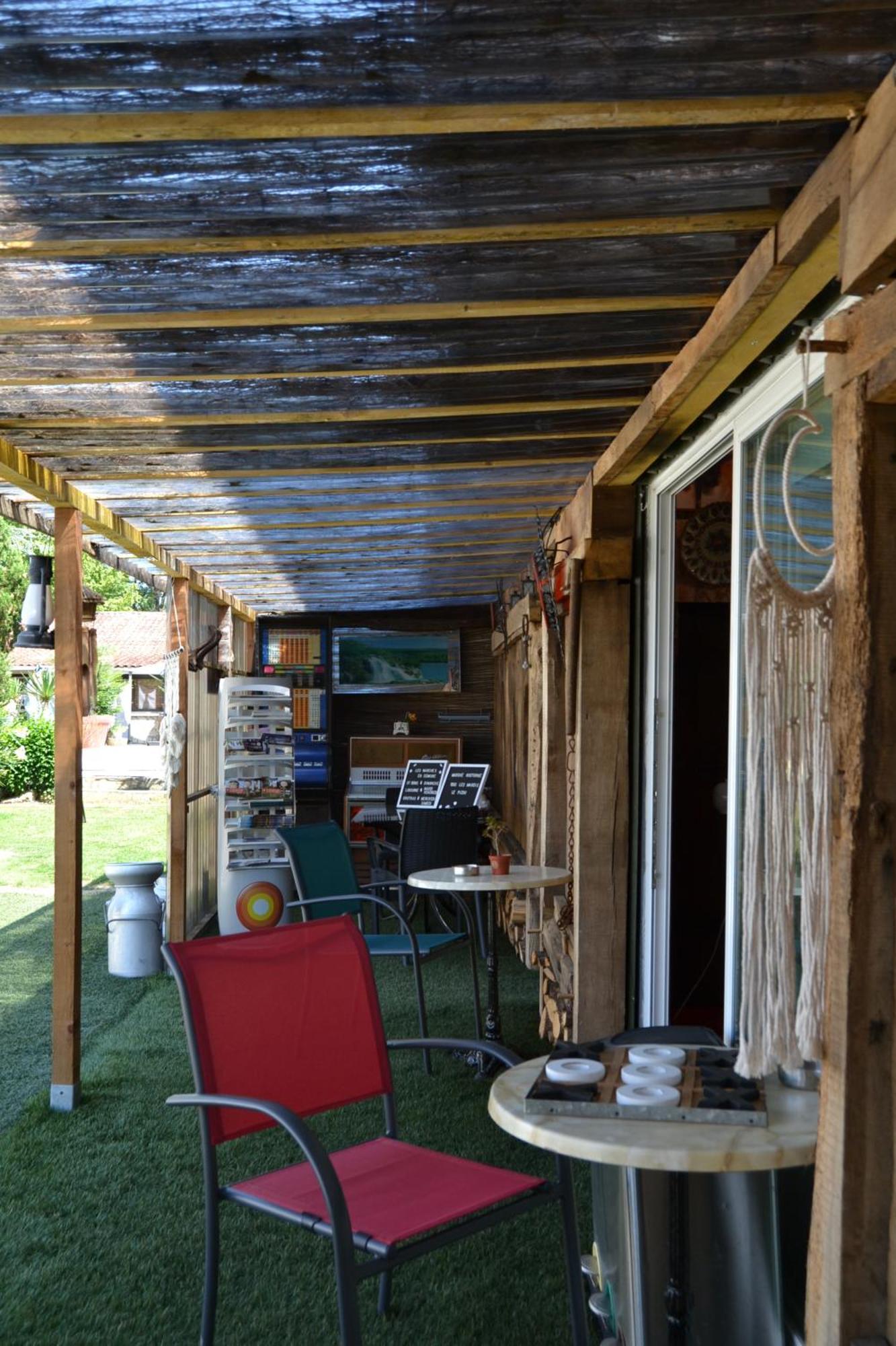 Le Gite De La Lombriere Saint-Denis-de-Pile Exteriör bild